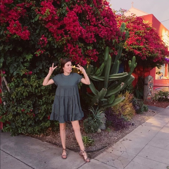 Meet your Posher, Payton 🌺🌊🥥🌿 - Picture 3 of 8